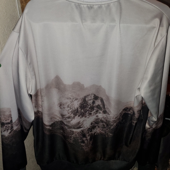 Mountain Sweatshirt - Picture 3 of 4